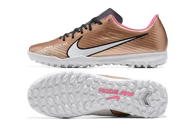 Nike Sapatos de Futebol Turf com Upper Sintético Dorado Rosa Metálico e Forro com Acentos 9