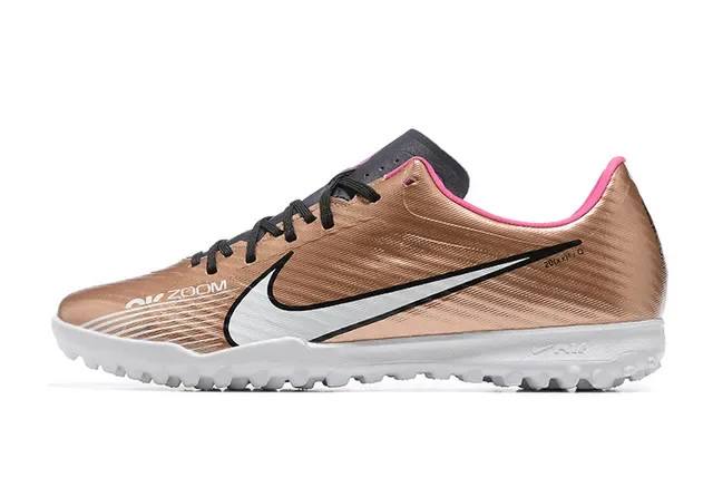Nike Sapatos de Futebol Turf com Upper Sintético Dorado Rosa Metálico e Forro com Acentos 10