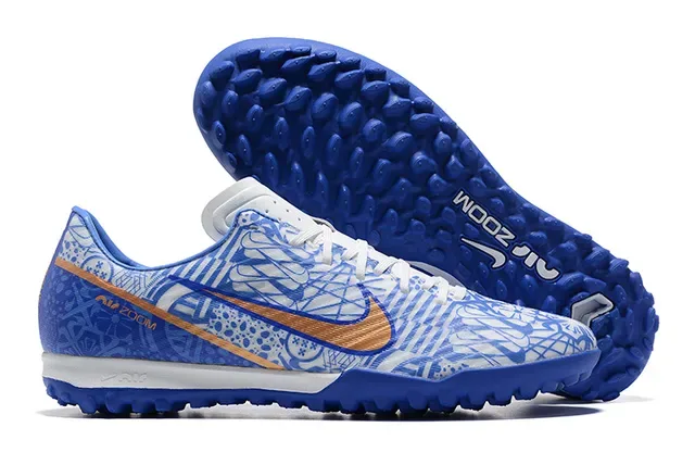Nike Sapatos de Futebol Turf com Upper Sintético Dorado Rosa Metálico e Forro com Acentos 18