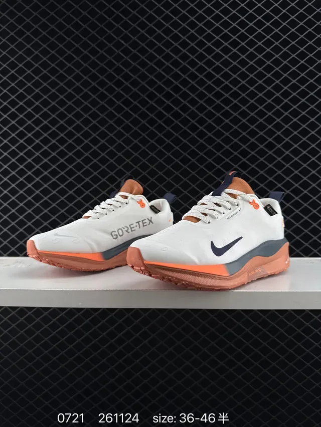 Nike GORE-TEX Off-White and Orange-Brown Lifestyle Sneakers 2