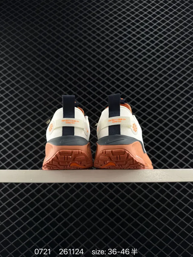 Nike GORE-TEX Off-White and Orange-Brown Lifestyle Sneakers 3