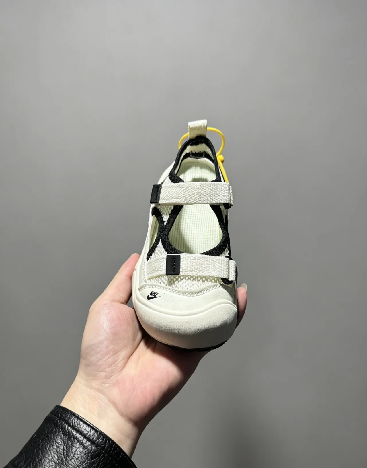 Nike ग्रे ब्लैक ओपन टू मल्टी स्ट्रैप कैजुअल सैंडल्स 4