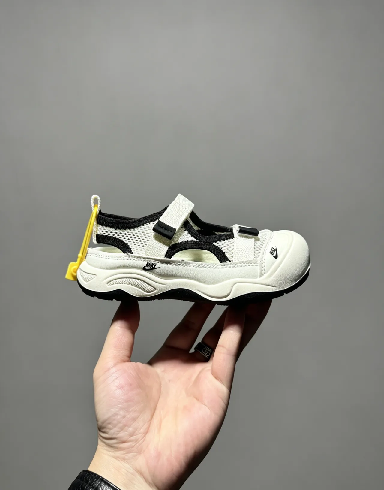 Nike ग्रे ब्लैक ओपन टू मल्टी स्ट्रैप कैजुअल सैंडल्स 5
