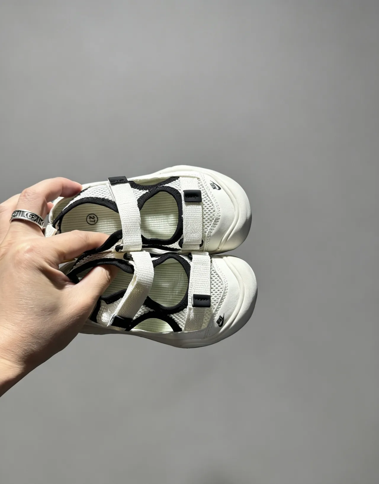 Nike ग्रे ब्लैक ओपन टू मल्टी स्ट्रैप कैजुअल सैंडल्स 7