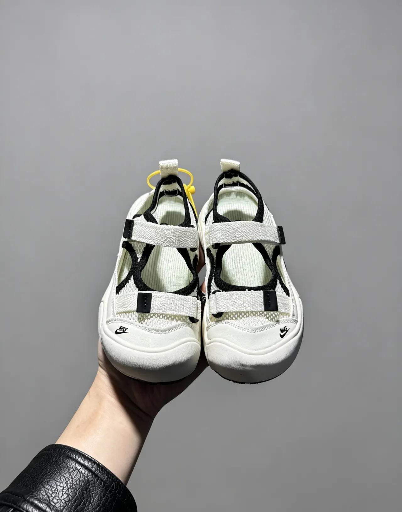 Nike ग्रे ब्लैक ओपन टू मल्टी स्ट्रैप कैजुअल सैंडल्स 9