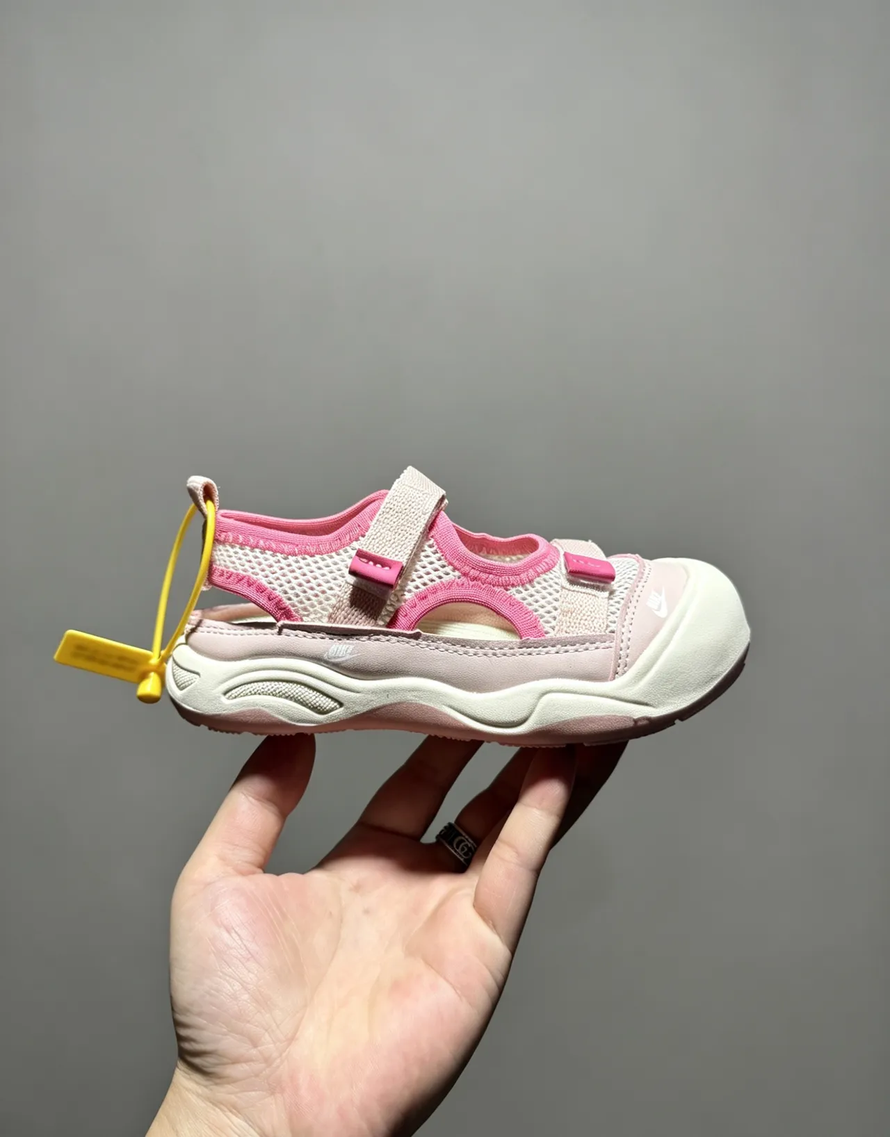 Nike ग्रे ब्लैक ओपन टू मल्टी स्ट्रैप कैजुअल सैंडल्स 14