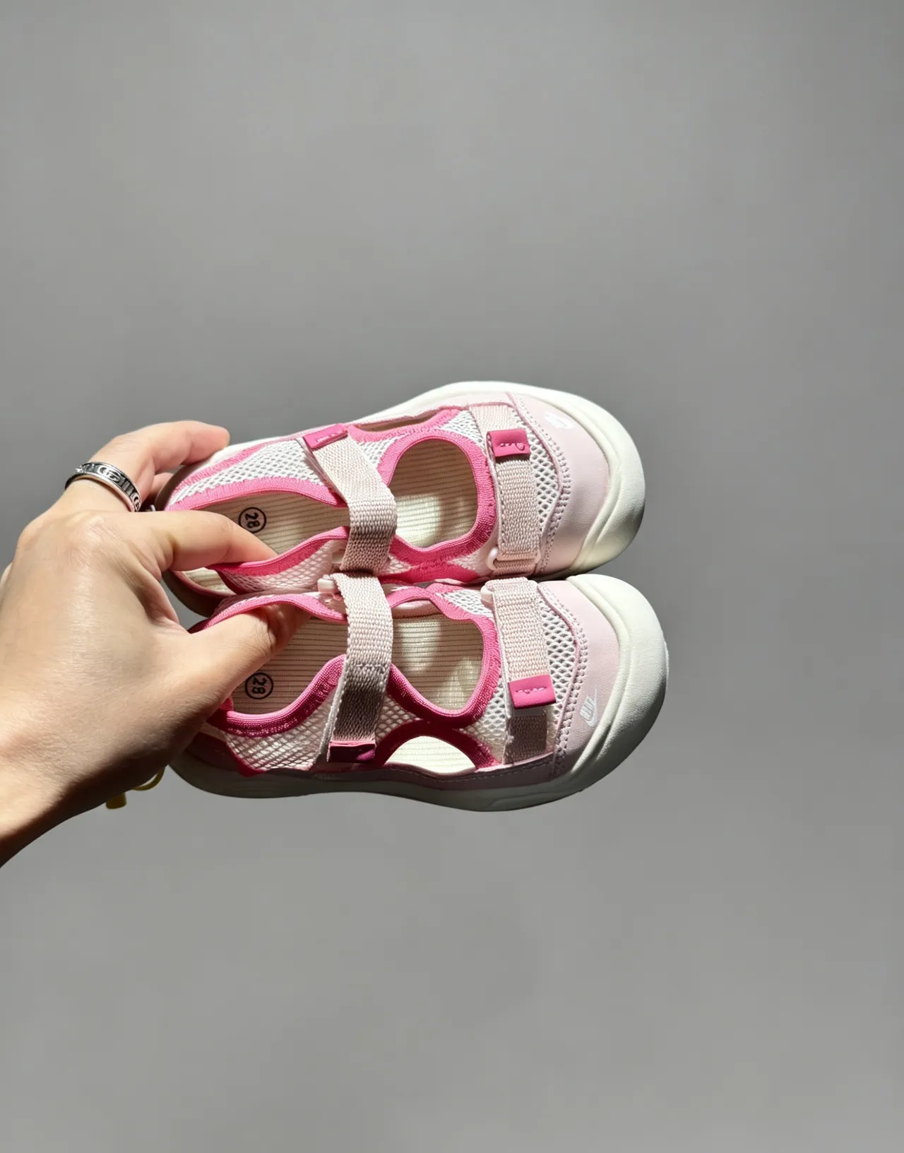 Nike ग्रे ब्लैक ओपन टू मल्टी स्ट्रैप कैजुअल सैंडल्स 16