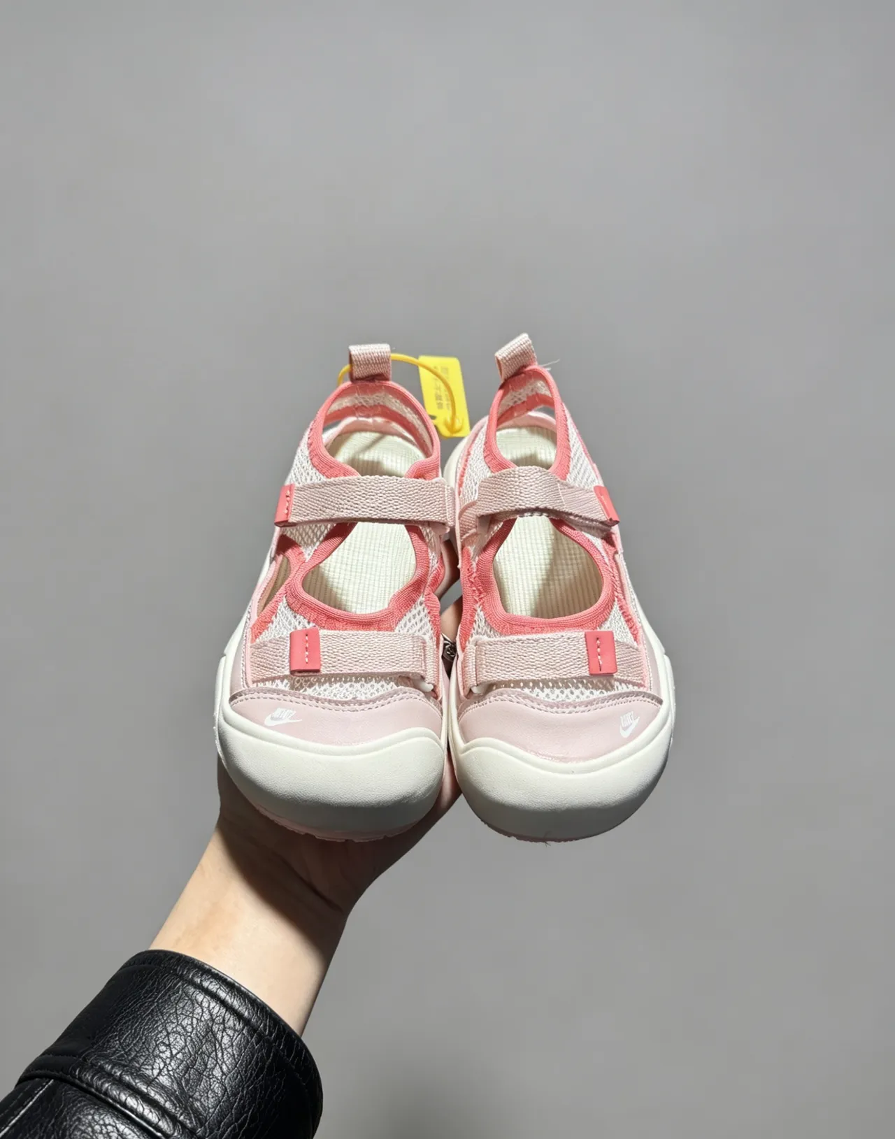 Nike ग्रे ब्लैक ओपन टू मल्टी स्ट्रैप कैजुअल सैंडल्स 18
