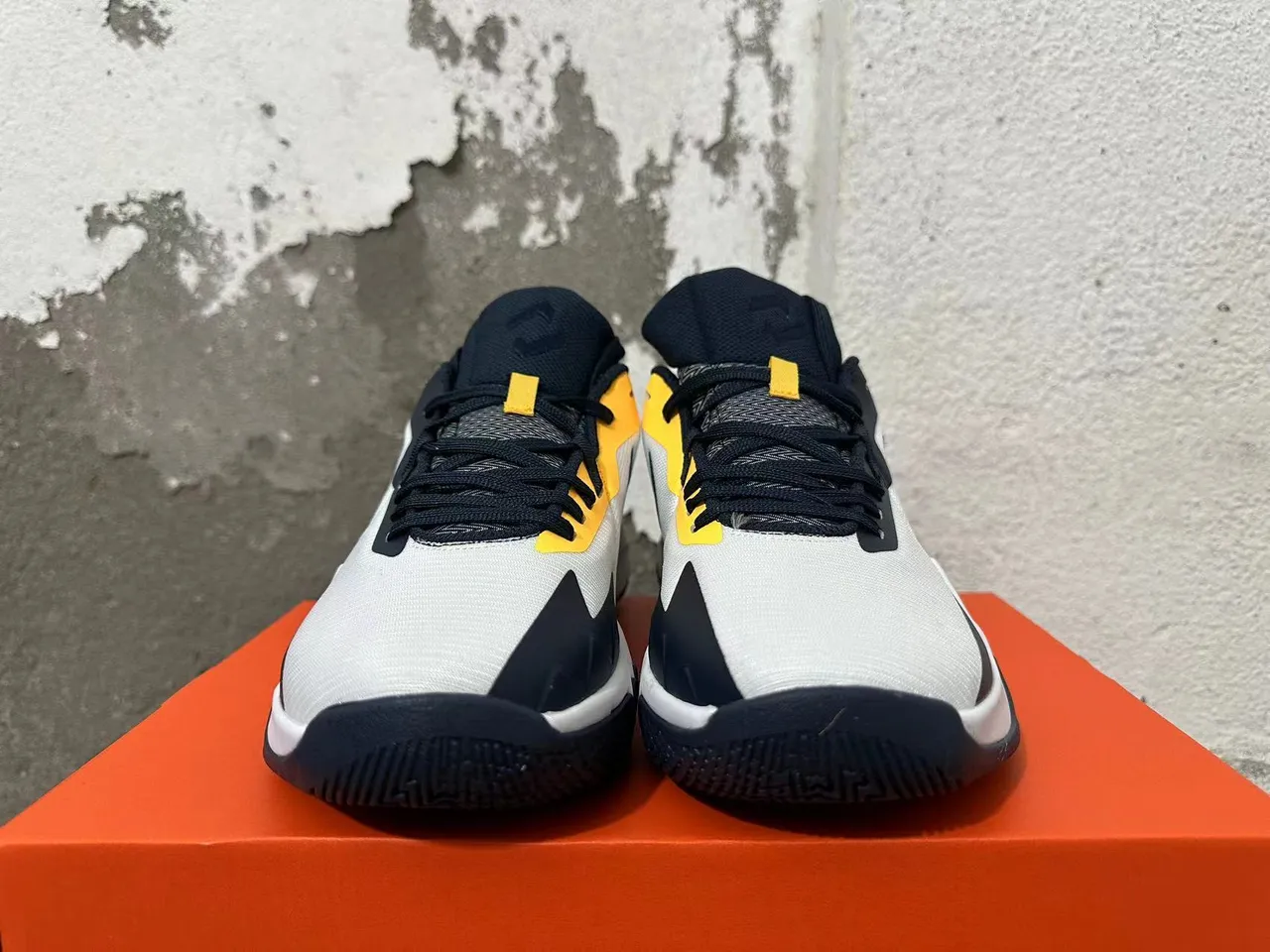 Nike Hyperdunk Low White Black Yellow Basketball Shoes 4