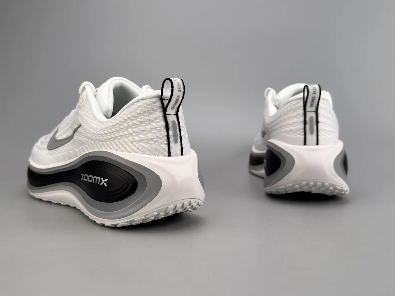 Nike Invincible Run أبيض رمادي شبكة هندسية علوية طول كامل ZoomX التخميد أحذية الجري 7