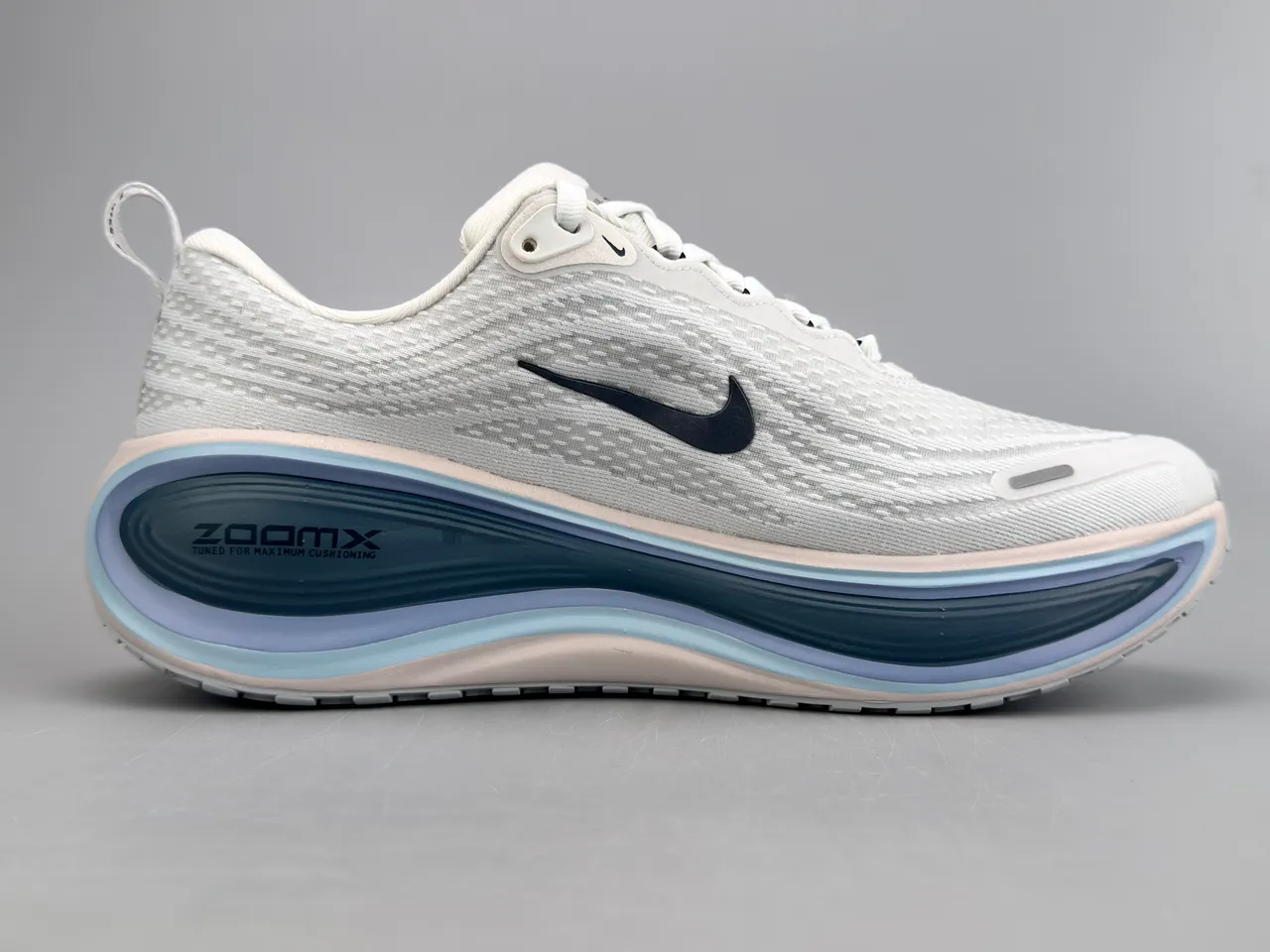 Nike Invincible Run White Navy Engineered Knit Upper Layered Wave Midsole Running Shoes 10