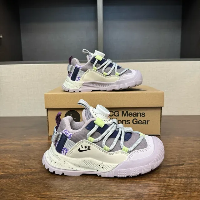 Nike Kids Toggle-Closure Speckled Outdoor Sneaker 9