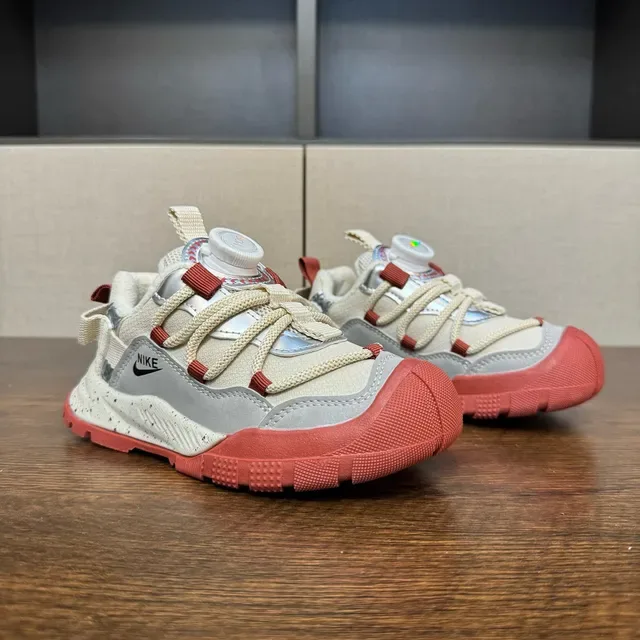 Nike Kids Toggle-Closure Speckled Outdoor Sneaker 21