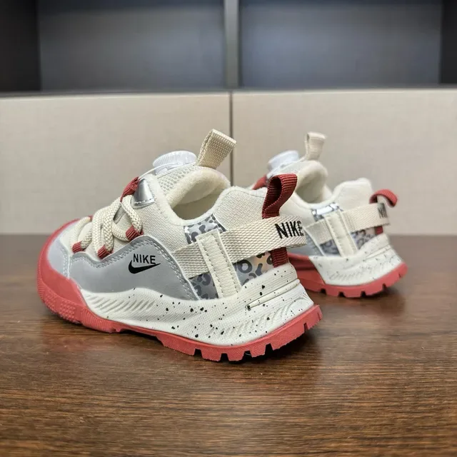 Nike Kids Toggle-Closure Speckled Outdoor Sneaker 22