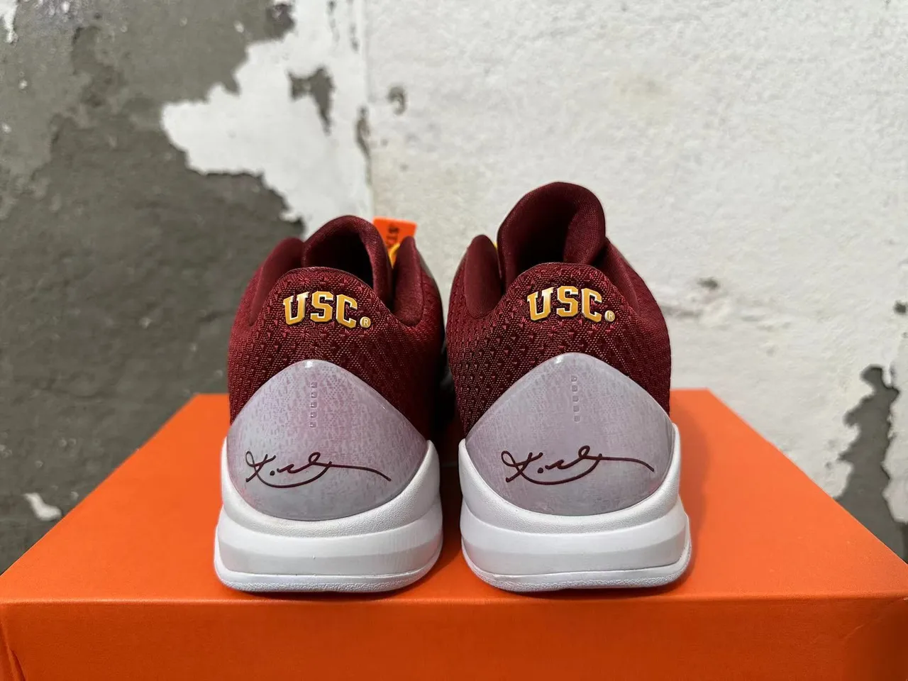 Nike Kobe 4 Protro Maroon Gold Tênis de basquete 2