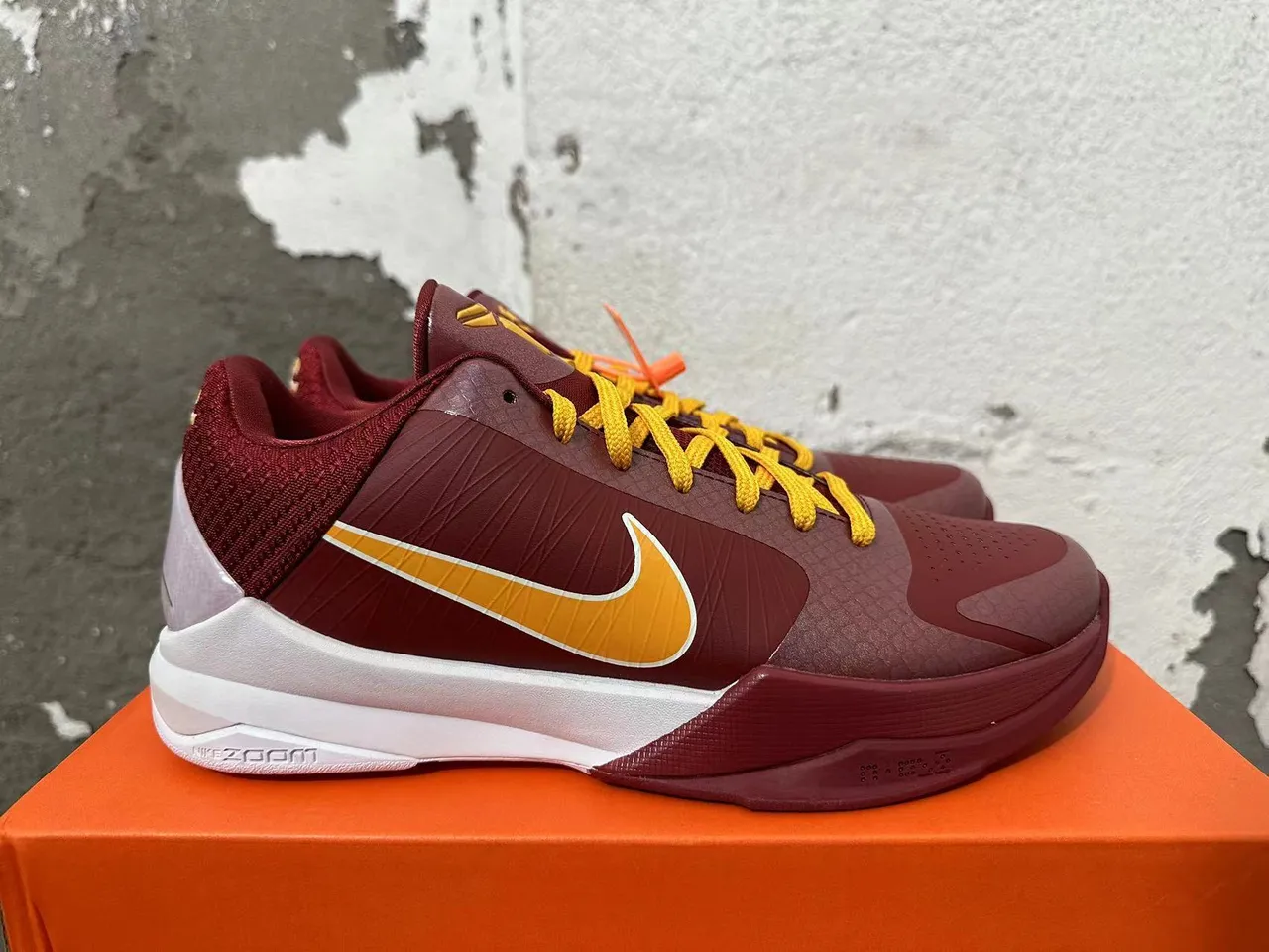 Nike Kobe 4 Protro Maroon Gold Tênis de basquete 4
