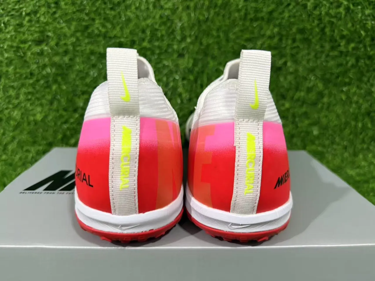 Nike Mercurial Turf Chaussures de football turf blanc rouge rose gradient 10