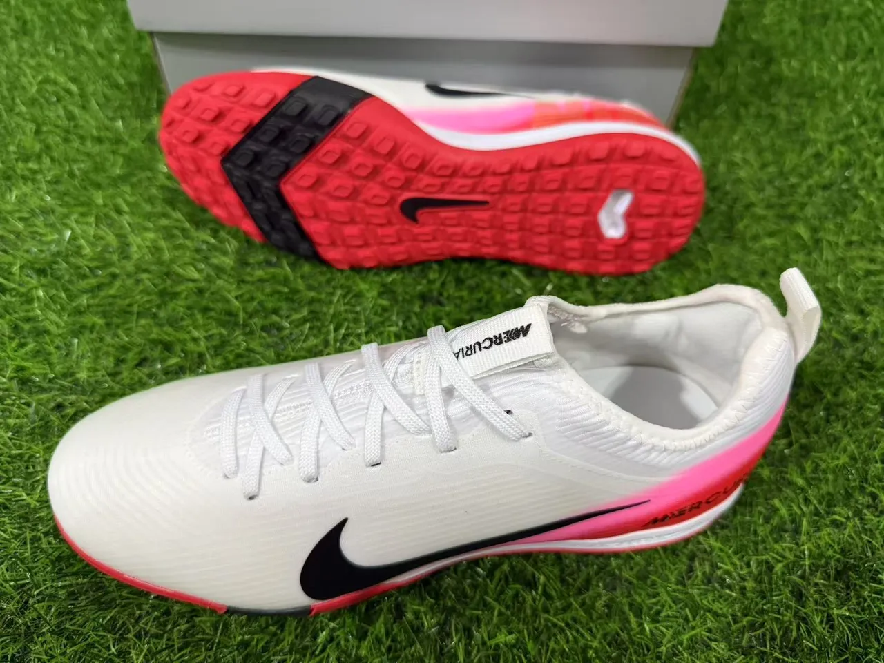 Nike Mercurial Turf Chaussures de football turf blanc rouge rose gradient 12