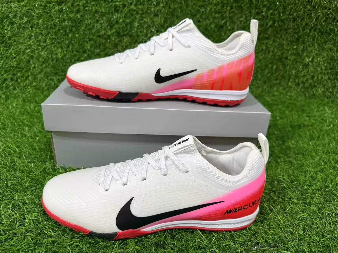 Nike Mercurial Turf Chaussures de football turf blanc rouge rose gradient 14