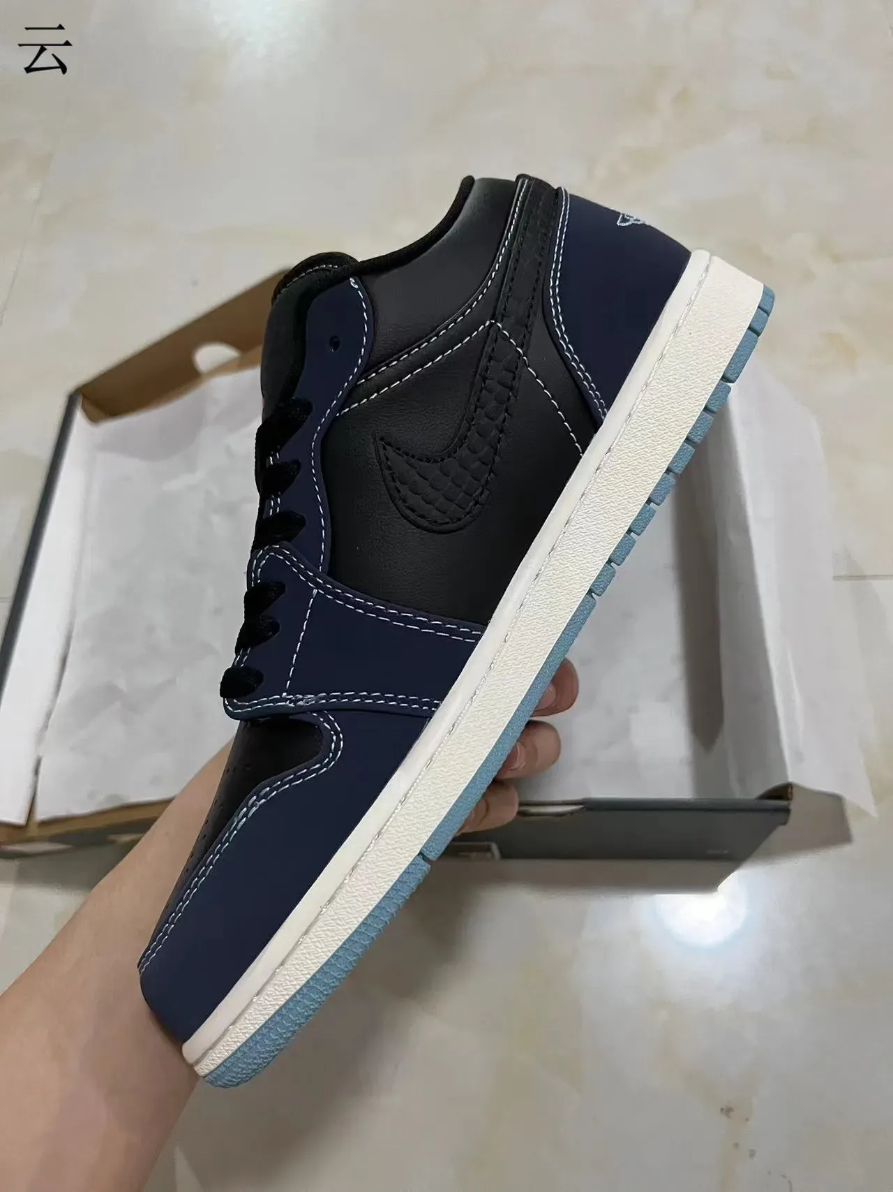 Nike Navy Black Low-Top Leather And Synthetic Upper Lifestyle Sneakers 4
