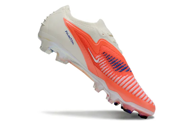 Nike Phantom GT Chaussures de football à empeinament bas en maille couleur orange beige, partie supérieure iridescente holographique Swoosh pour terrain ferme 2