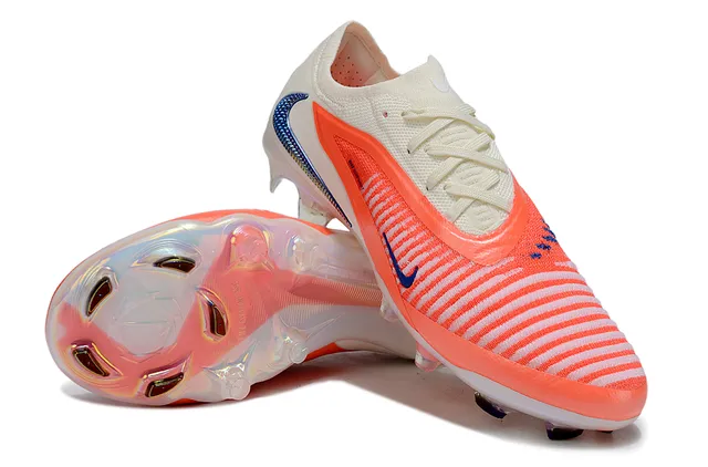 Nike Phantom GT Chaussures de football à empeinament bas en maille couleur orange beige, partie supérieure iridescente holographique Swoosh pour terrain ferme 4