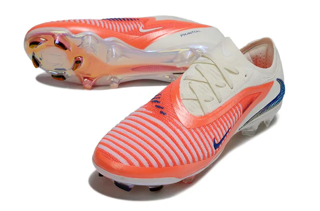 Nike Phantom GT Chaussures de football à empeinament bas en maille couleur orange beige, partie supérieure iridescente holographique Swoosh pour terrain ferme 5