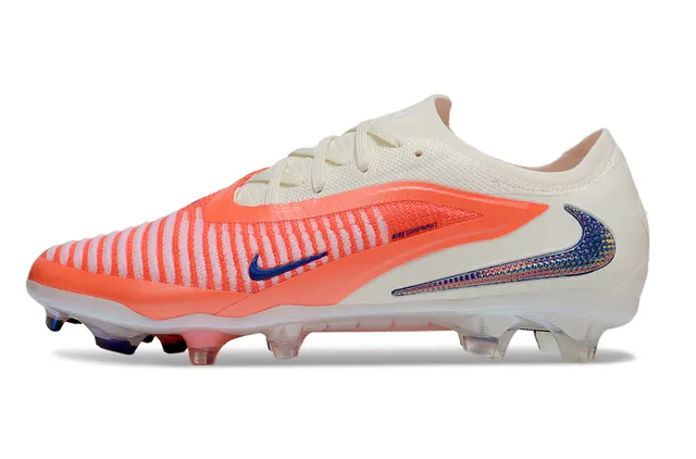 Nike Phantom GT Chaussures de football à empeinament bas en maille couleur orange beige, partie supérieure iridescente holographique Swoosh pour terrain ferme 8