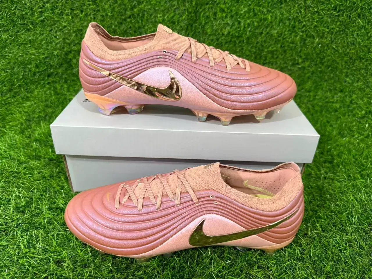 Nike Phantom GT Rose Gold Holographic Firm-Ground Chaussures de football 3