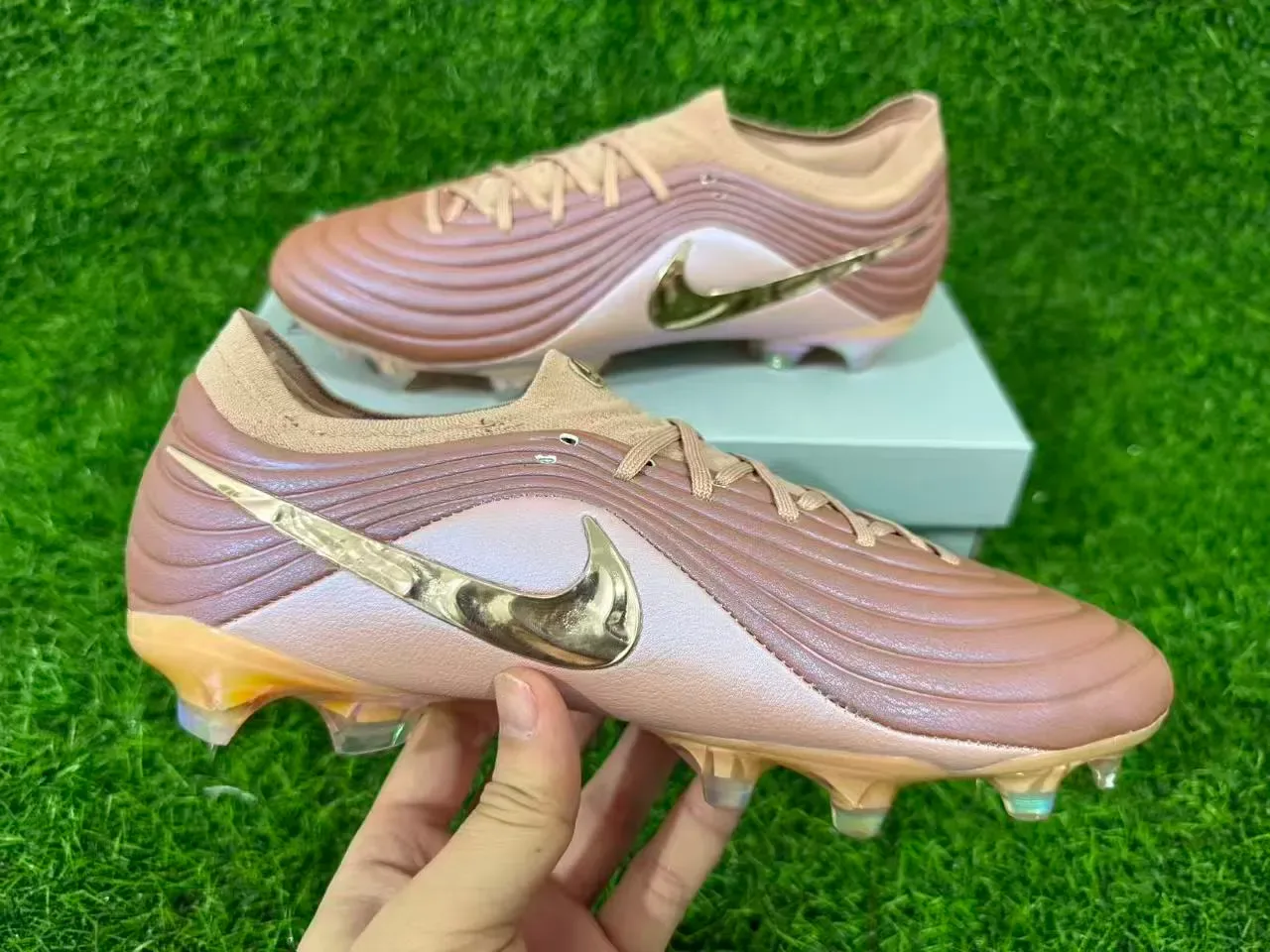Nike Phantom GT Rose Gold Holographic Firm-Ground Chaussures de football 4