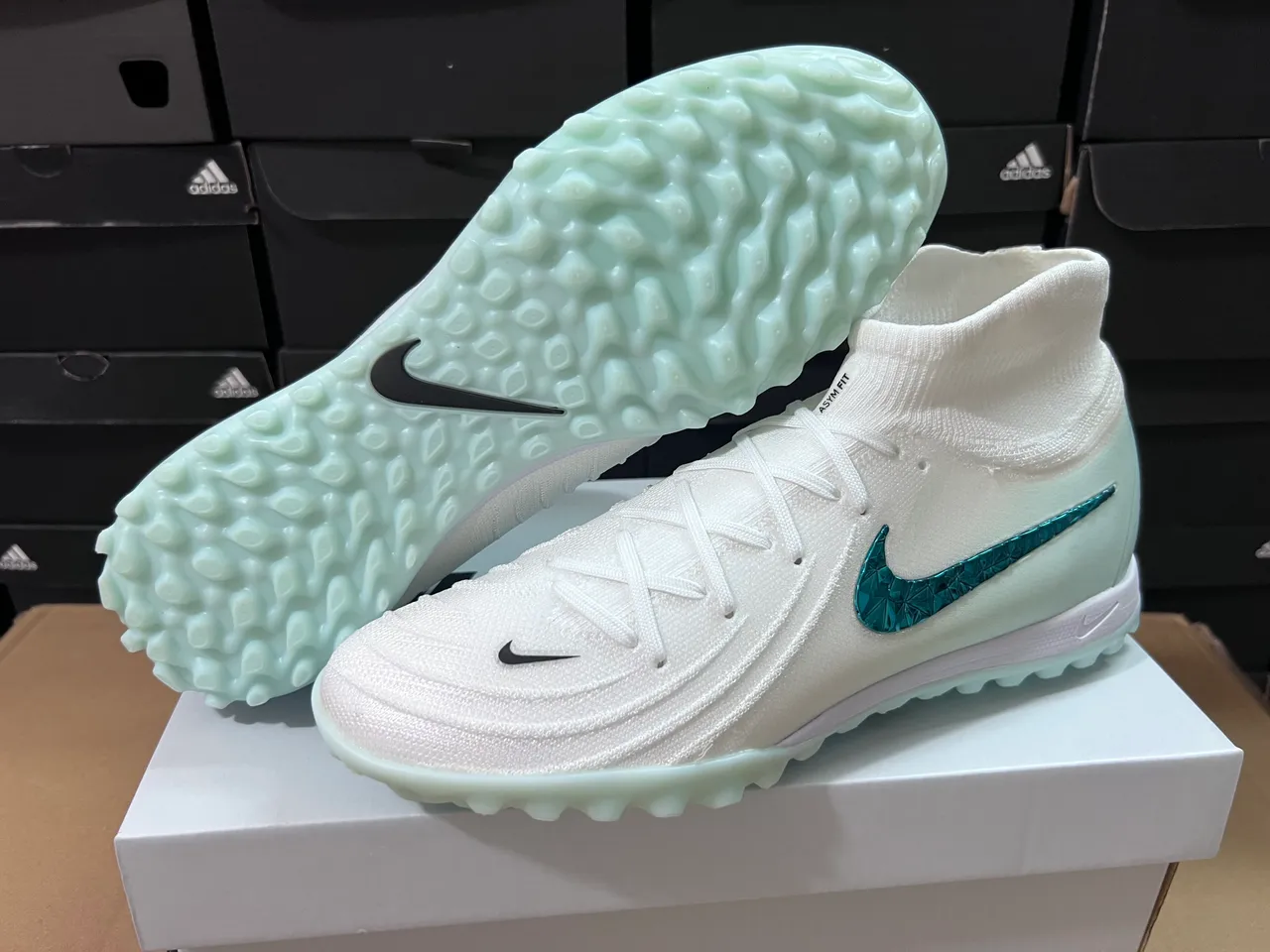 Nike Phantom GT Turf Chaussures de football Turf Blanc Mint Teal Faceted Swoosh Turf 4