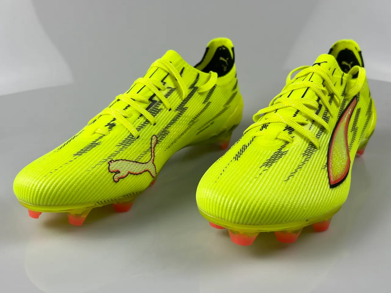 Nike Phantom GT Yellow Pink Ribbed Knit Upper Asymmetrical Lacing Firm-Ground Soccer Shoes 2