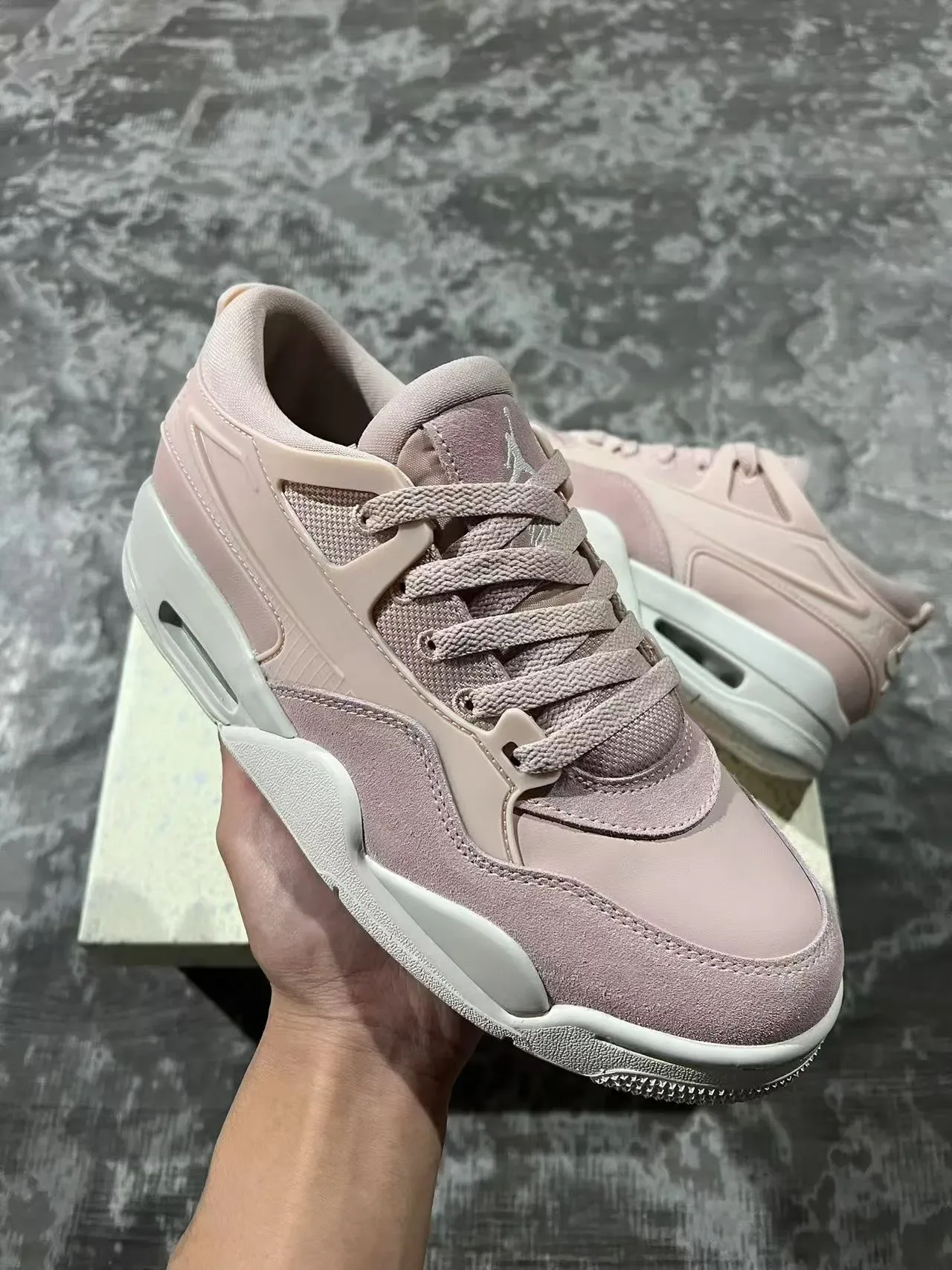 Nike Pink White Low-Top Layered Synthetic/suede Upper Lifestyle Sneakers 10