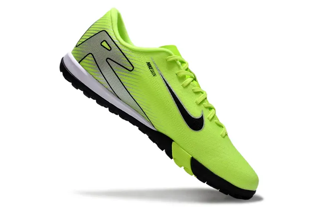 Nike Chaussures de football turf à coupe basse avec upper en maille synthétique violet et vert 10