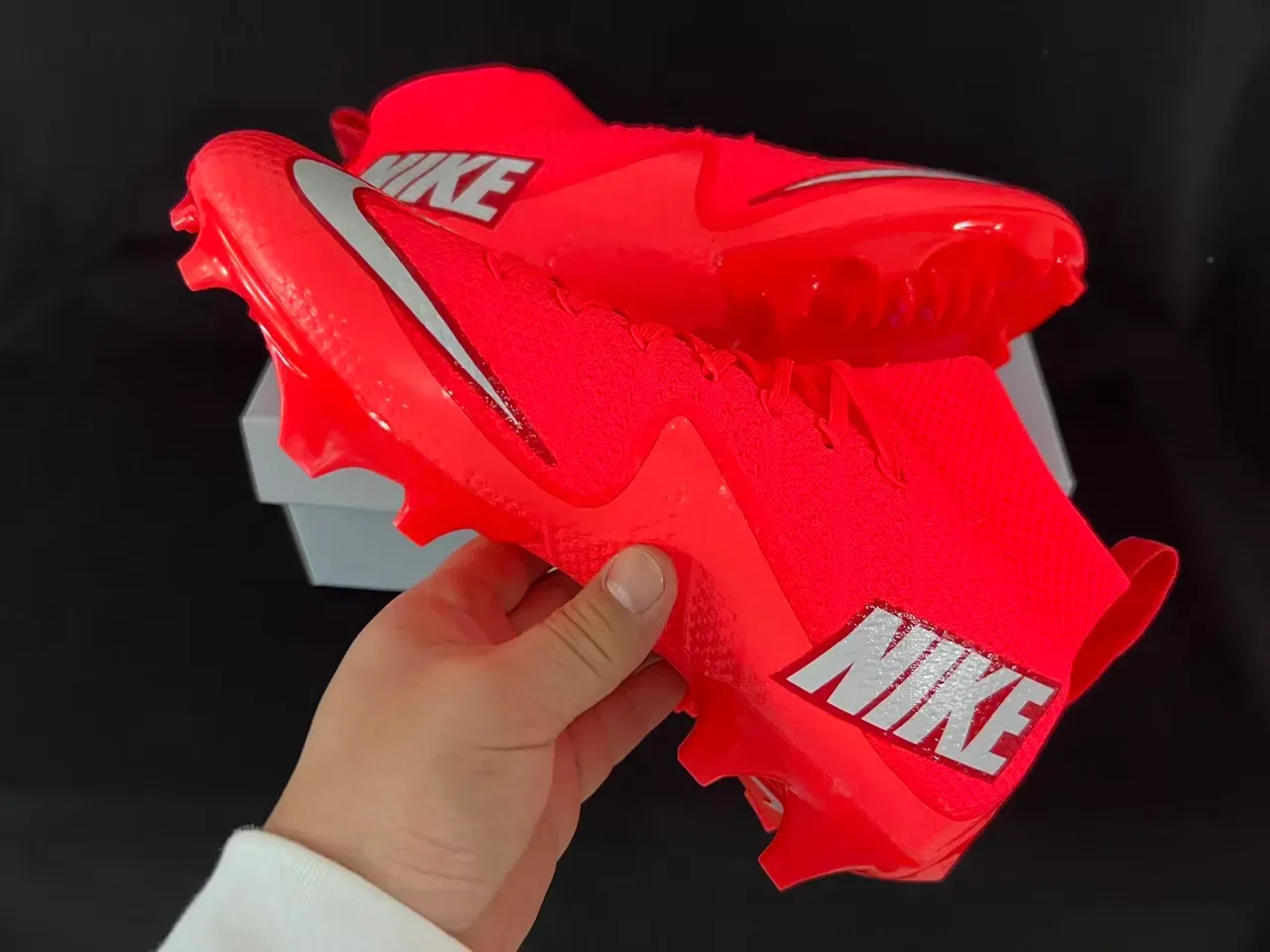 Nike Chuteira de Futebol Vermelho Prata Alto Corte Upper de Malha Sistema de Cadarço Integrado para Gramado Firme 4