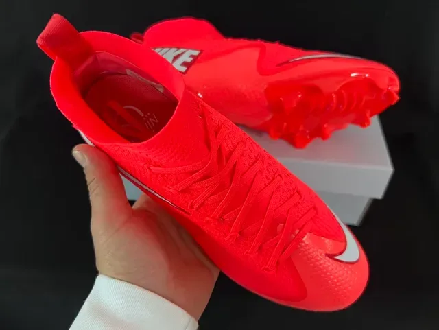 Nike Chuteira de Futebol Vermelho Prata Alto Corte Upper de Malha Sistema de Cadarço Integrado para Gramado Firme 5