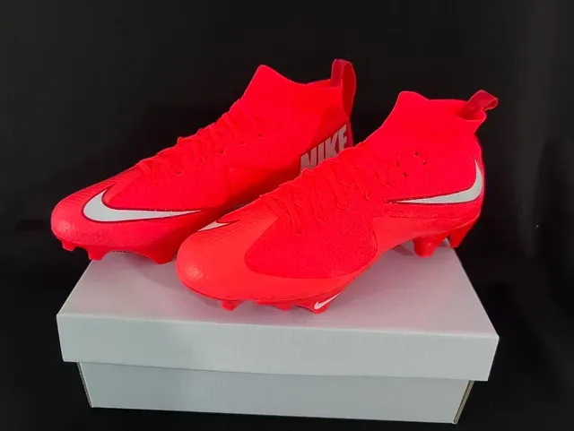 Nike Chuteira de Futebol Vermelho Prata Alto Corte Upper de Malha Sistema de Cadarço Integrado para Gramado Firme 9