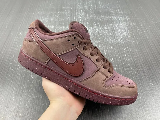 Nike SB Dunk Low Chaussures de Skateboard en Daim Bordeaux 4