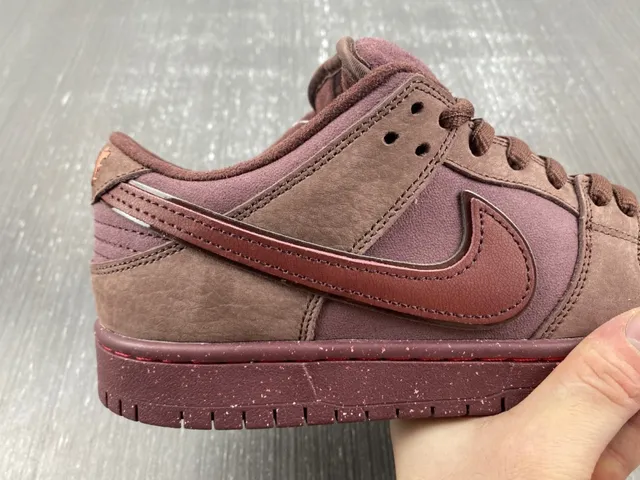 Nike SB Dunk Low Chaussures de Skateboard en Daim Bordeaux 5