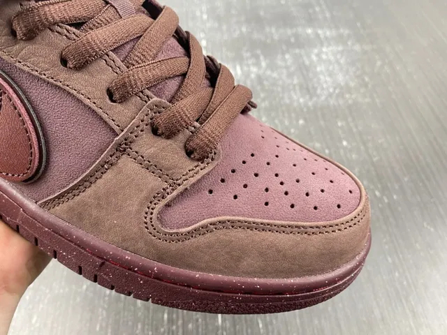 Nike SB Dunk Low Chaussures de Skateboard en Daim Bordeaux 6