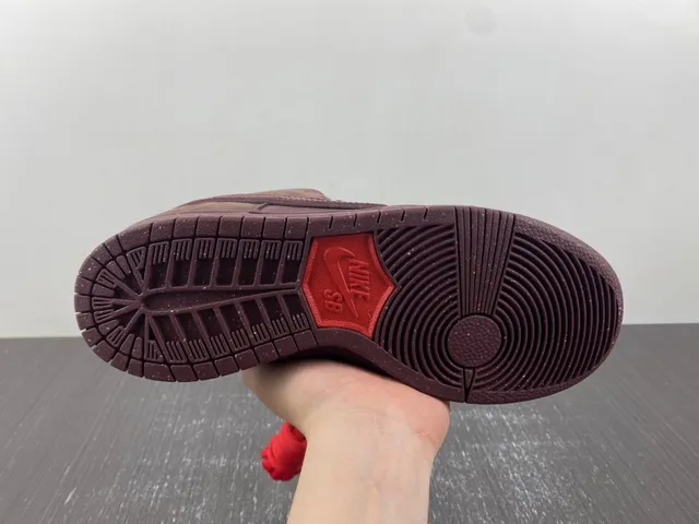 Nike SB Dunk Low Chaussures de Skateboard en Daim Bordeaux 7