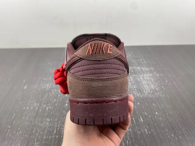 Nike SB Dunk Low Chaussures de Skateboard en Daim Bordeaux 8