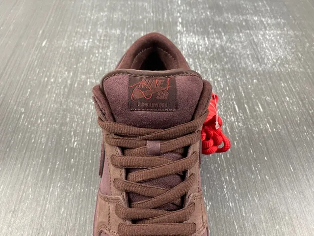 Nike SB Dunk Low Chaussures de Skateboard en Daim Bordeaux 9