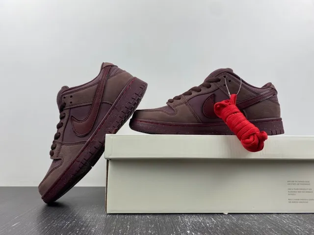 Nike SB Dunk Low Chaussures de Skateboard en Daim Bordeaux 14