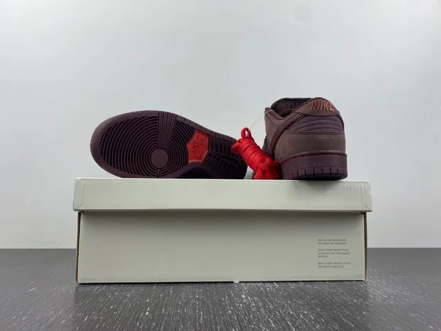 Nike SB Dunk Low Chaussures de Skateboard en Daim Bordeaux 15