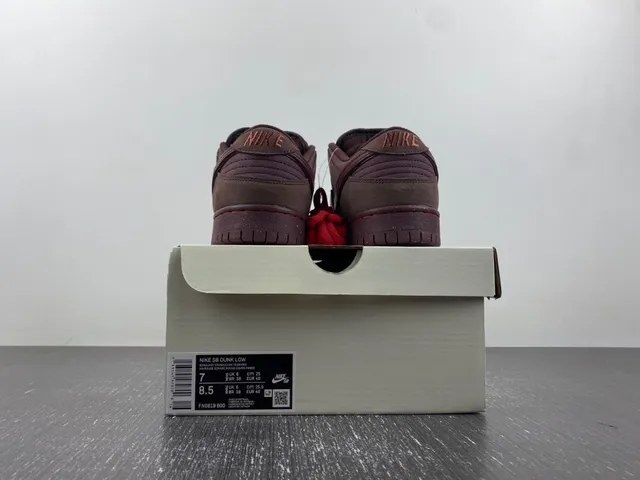 Nike SB Dunk Low Chaussures de Skateboard en Daim Bordeaux 17