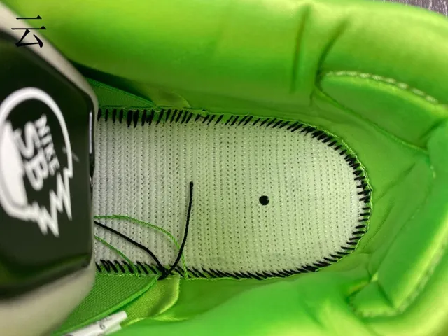 Nike SB Dunk Low Vert Lime Noir Chaussures de Skateboard 9