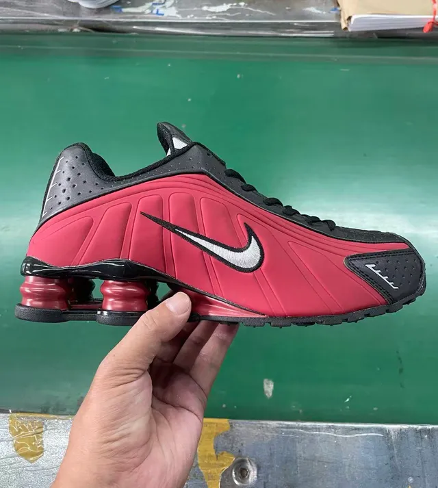 Nike Shox NZ Red and Black Lifestyle Sneakers 7