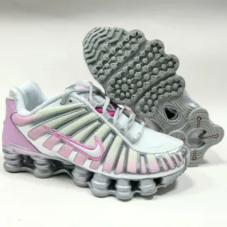 Nike Shox Chaussures de course blanches roses avec amorti de colonne overlays métalliques argentés