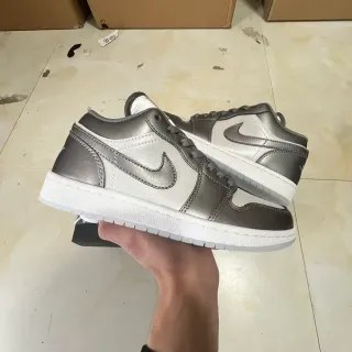 Nike Prata Branco Low-Top Silhueta Couro Metálico Superior Sneakers Lifestyle